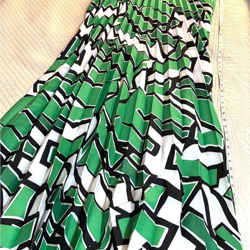 Green A-Line Maxi Dress with Cuffed Sleeves and Notched Collar - Picture 4 of 12